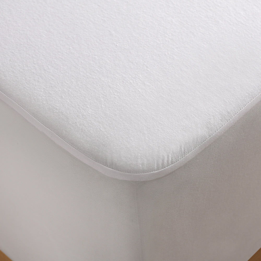 Premium Comfort & Protection Sleep Bundle – 2 Pillows + Mattress Protector + 2 Pillow Protectors