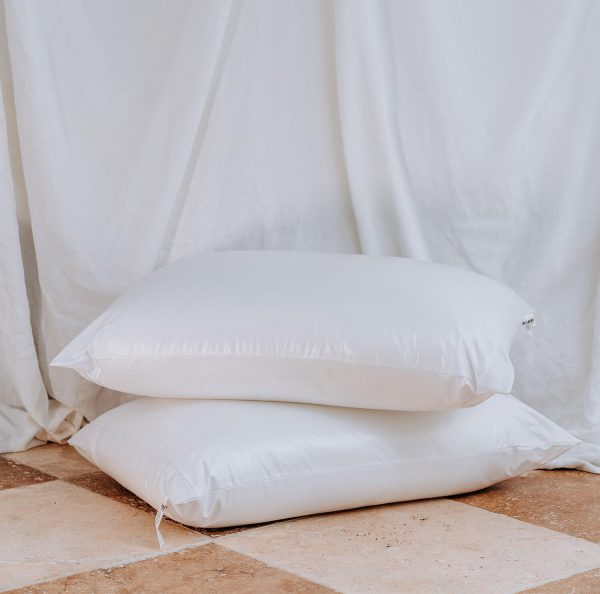 1 Closeup StaycleanWaterproofPillow 1