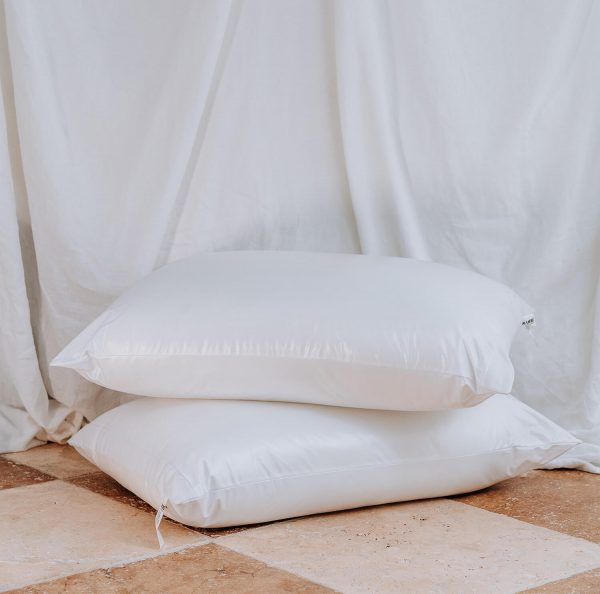 1 Closeup StaycleanWaterproofPillow